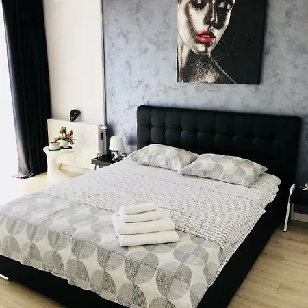 Loft Apartment *